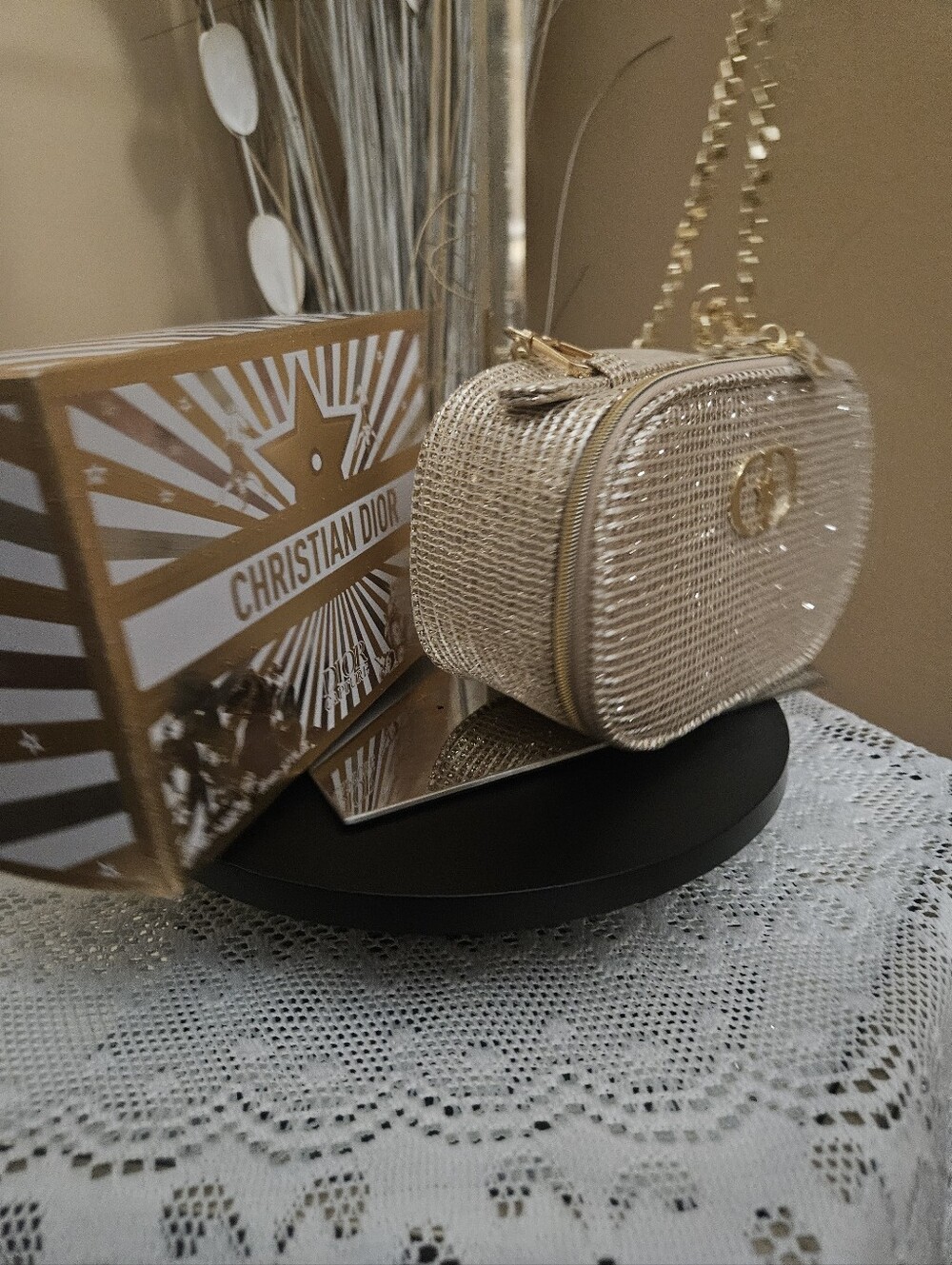 💞💘Womens Christian Dior Gold Cosmetic Bag With Chain - NWOT💞❣️ - Picture 13 of 16